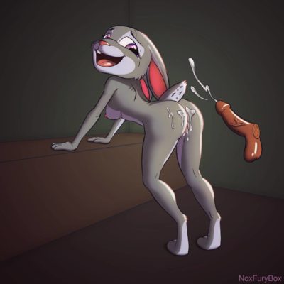 Judy Hopps a sa croupe bestiale arrosée de sperme après une éjaculation