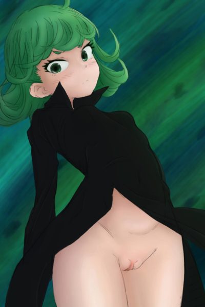 La pute Tatsumaki ouvre sa robe sur son sexe rasé et lisse