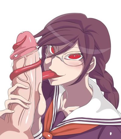 Toko Fukawa dispense une fellation et enroule sa langue autour du phallus