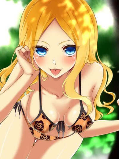 Irina Jelavic sexy en bikini expose son décolleté et ses miches moulées