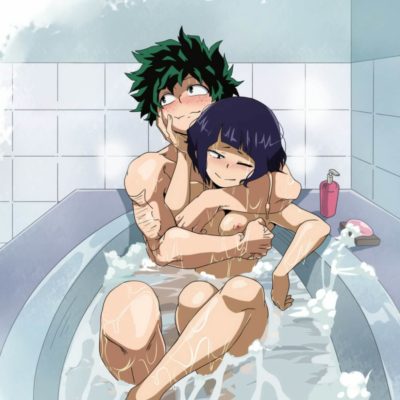 Kyoka Jiro (Earphone Jack) a ses gros seins tripotés dans le bain