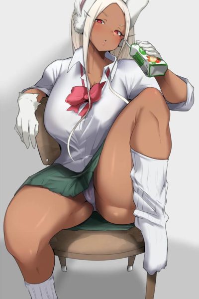 Rumi Usagiyama (Miruko) en ecchi a sa fente moulée en culotte