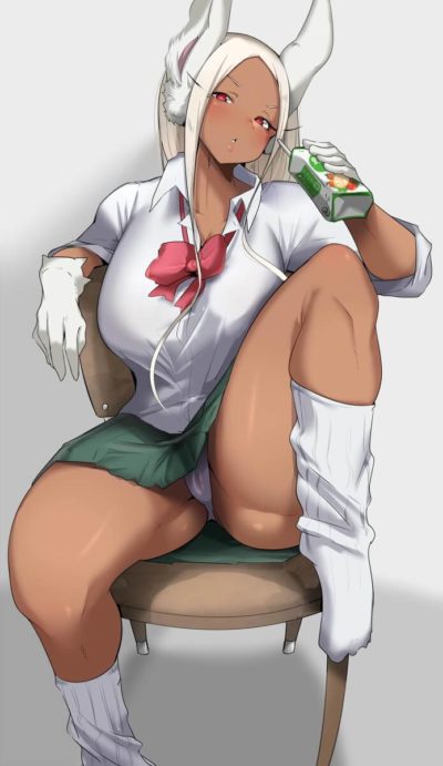 Rumi Usagiyama (Miruko) en ecchi a sa fente moulée en culotte