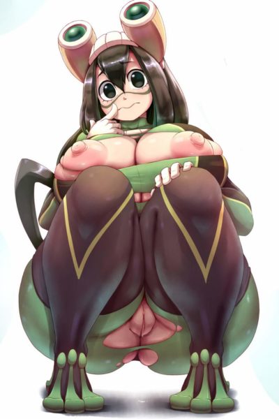 Tsuyu Asui expose ses lourds nibards et son minou humide