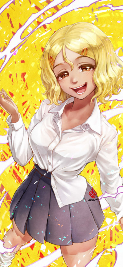 Sakura débraillée est ecchi en uniforme de jeunette