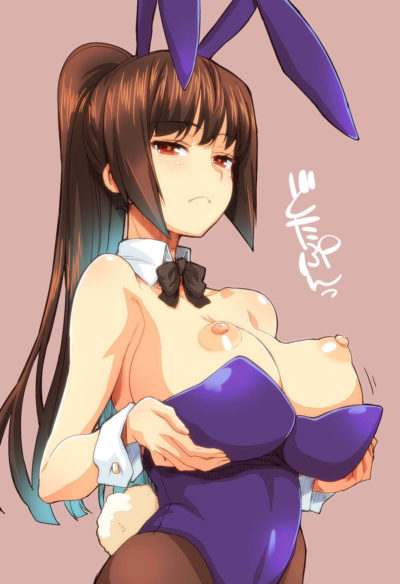 Sana Sunomiya en bunny girl déballe ses énormes seins oppai